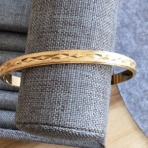 Trifari bracelet         E